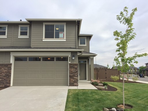Beautiful 3 Bed/2.5 Bath Pahlisch Townhome with Fully Fenced Backyard – photo 1