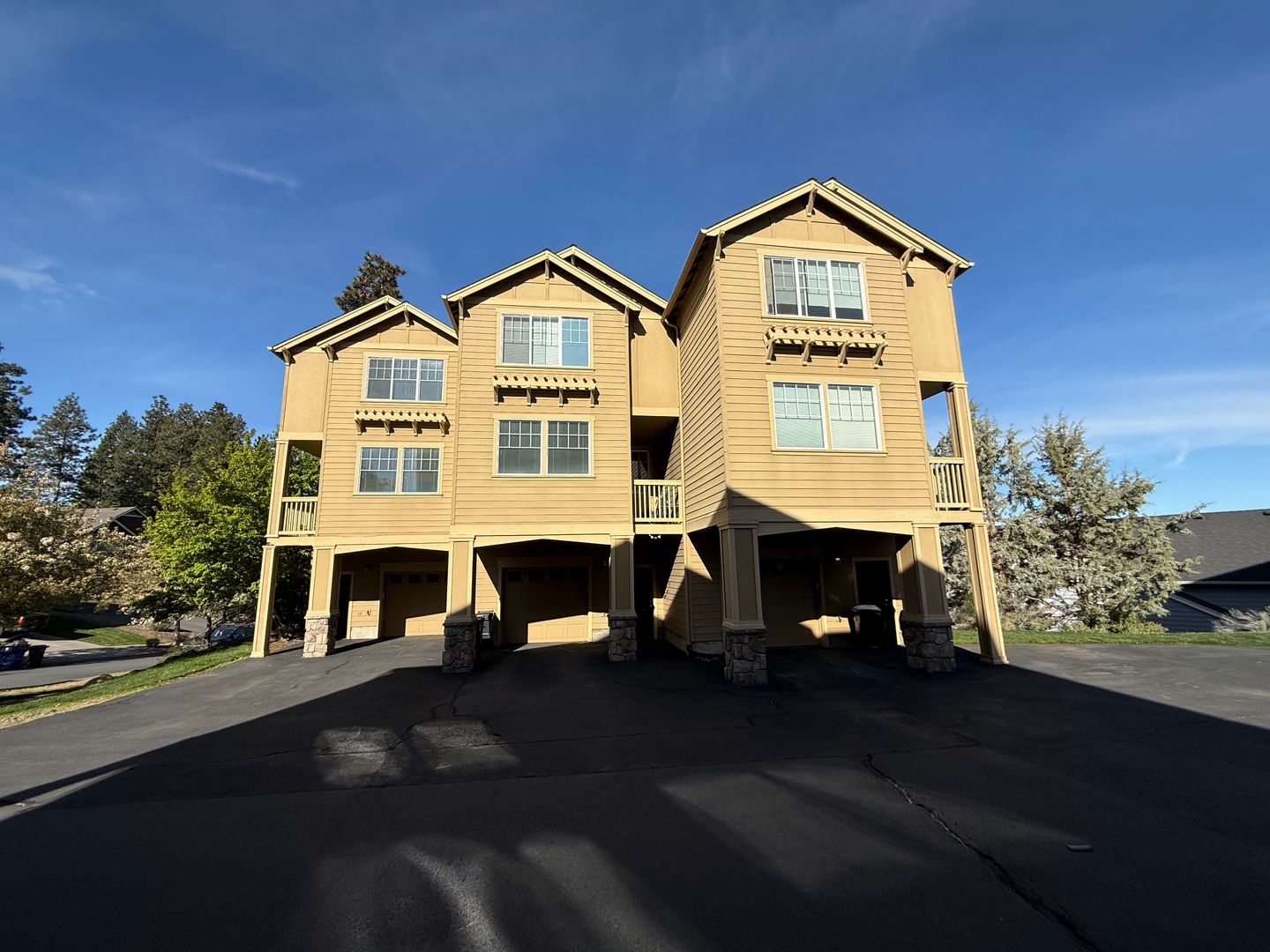 Bend Apartment: 434 SW Garfield Ave