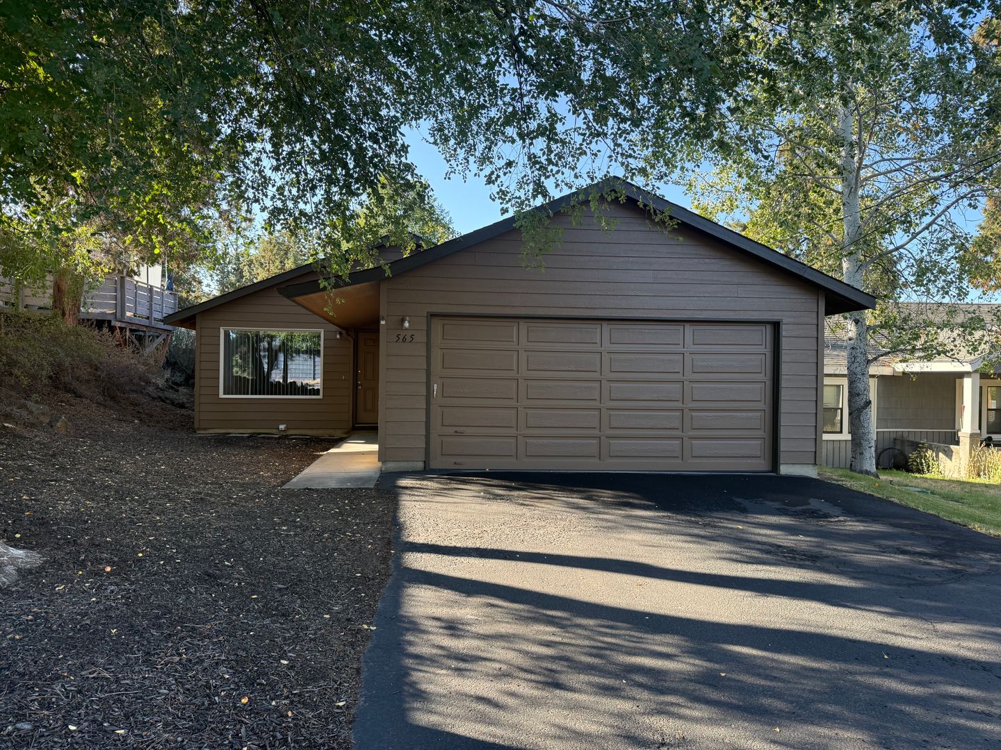 Bend House: 565 NE Norton Avenue