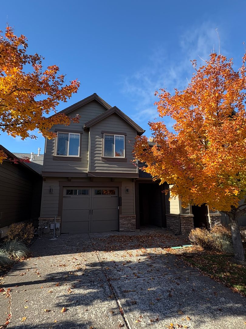 Bend House: 60303 Addie Triplett Loop