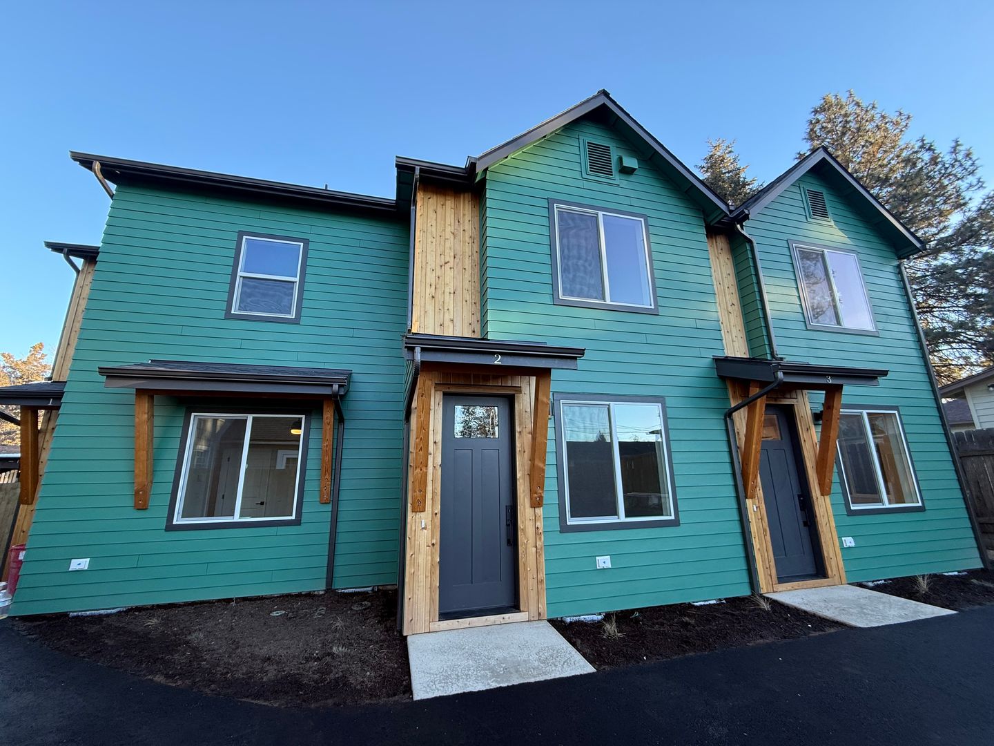 Bend Multiplex: 413 SE Yew Ln - 1