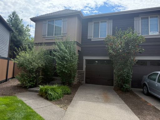 Beautiful 3 Bed/2.5 Bath Two-Story Duplex in NW Bend - Schaeffer Drive – photo 1