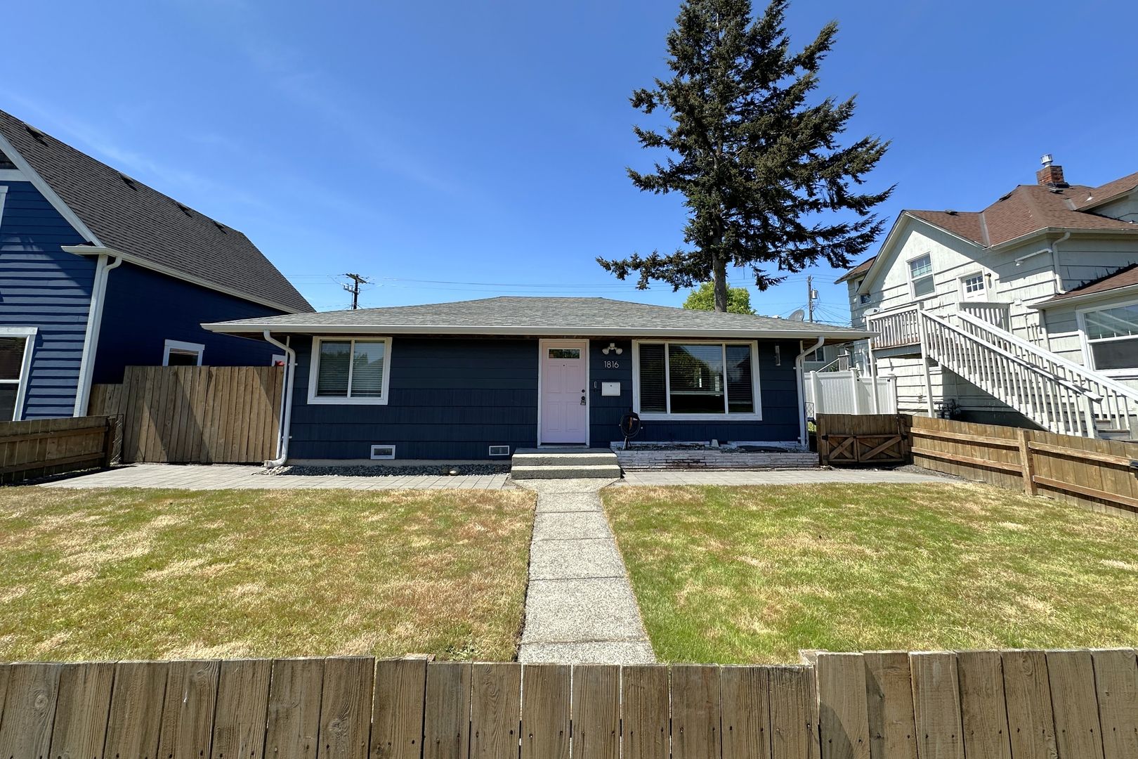 Everett Apartment: 1816 Rockefeller Ave
