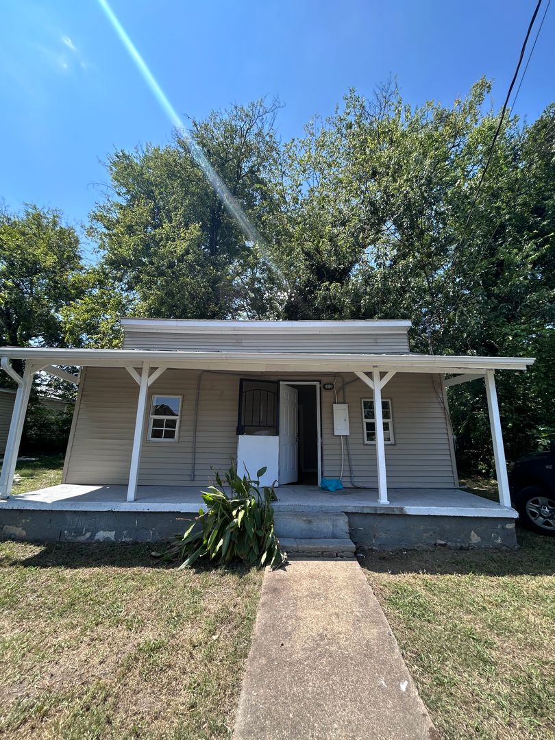 Chattanooga House: 1419 E 49th St Rear House