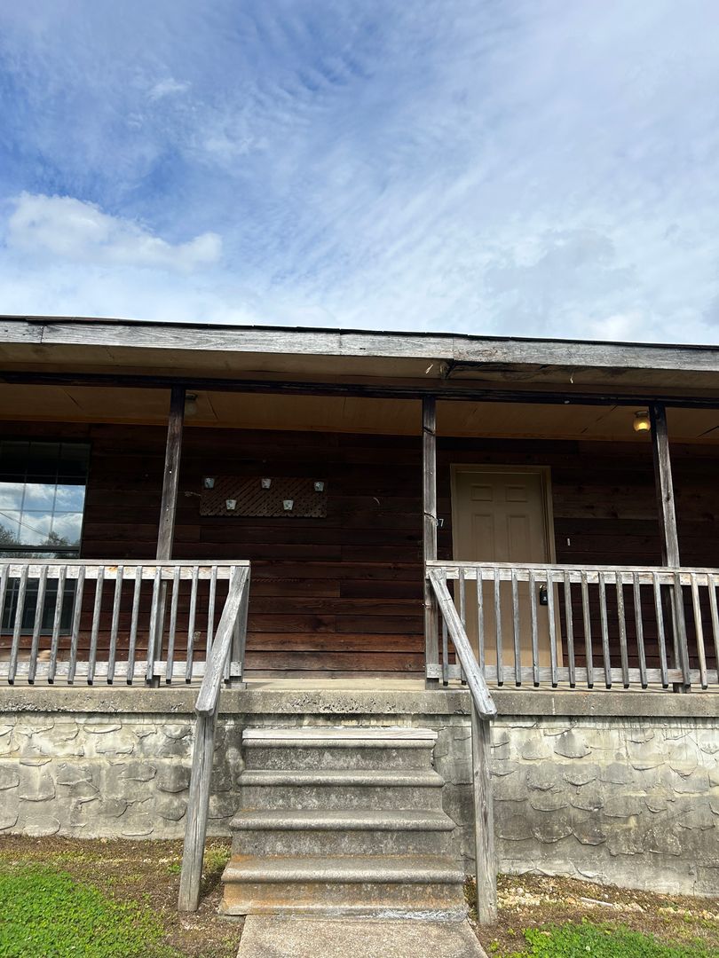 Ringgold House: 37 Iris Lane