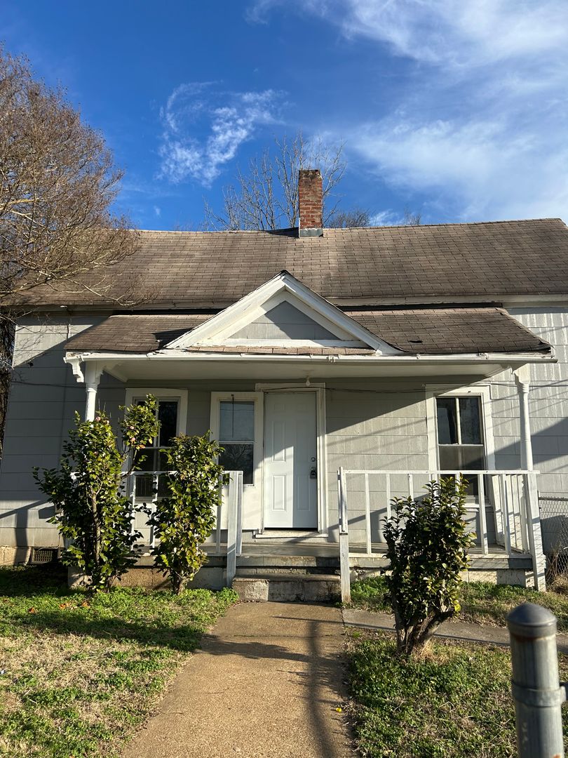 Chattanooga House: 2900 N Chamberlain Ave