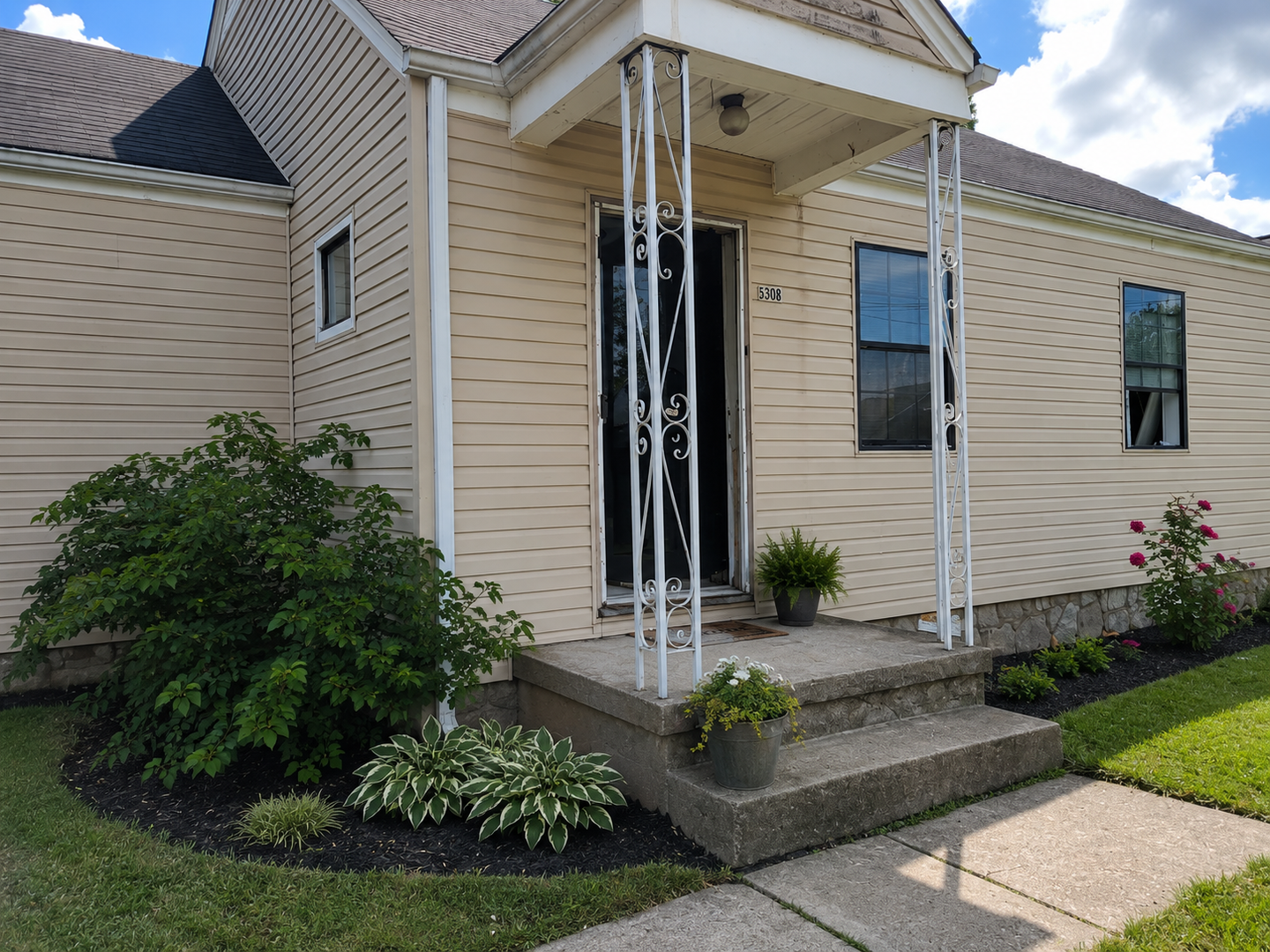 East Ridge House: 5308 Spriggs St
