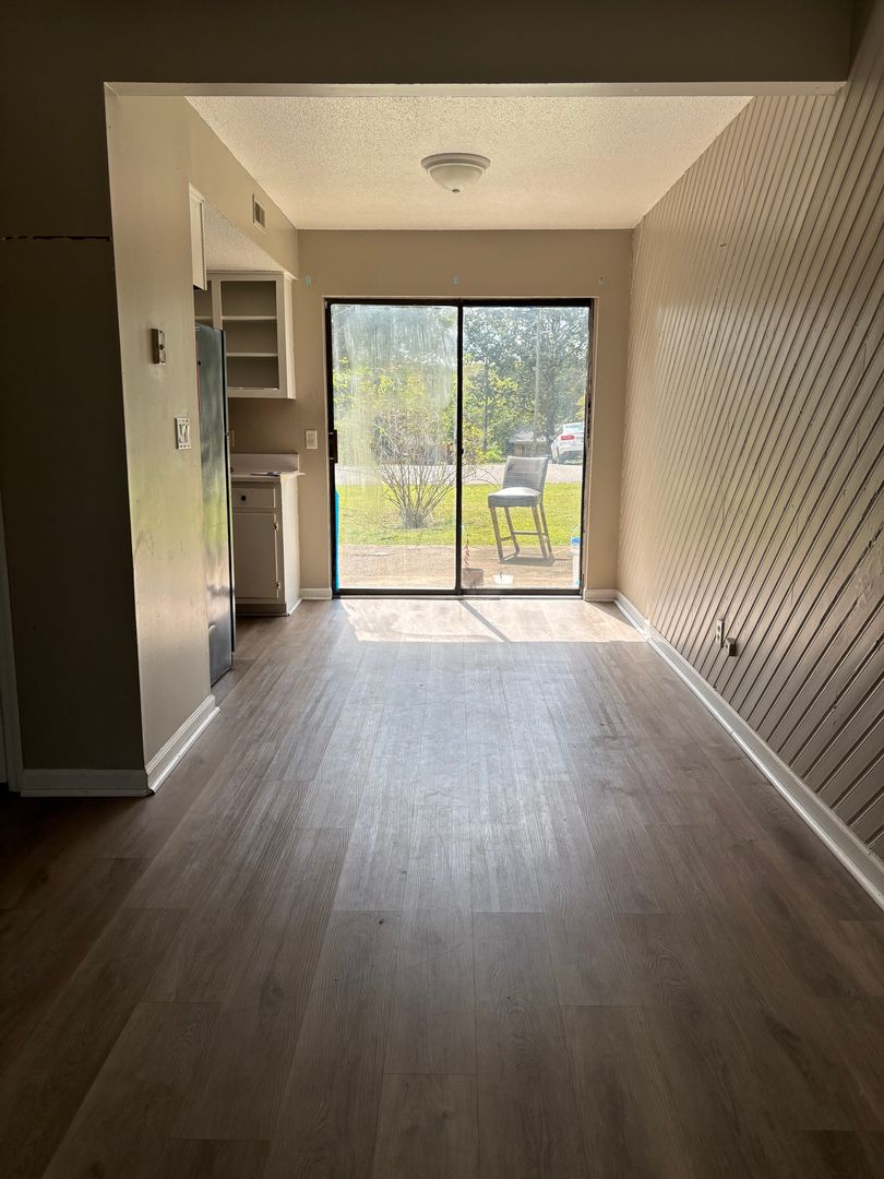 East Ridge Apartment: 402 Alice Drive