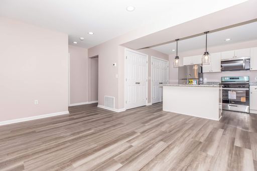 Take a Tour of Park Raven Apartments – photo 1