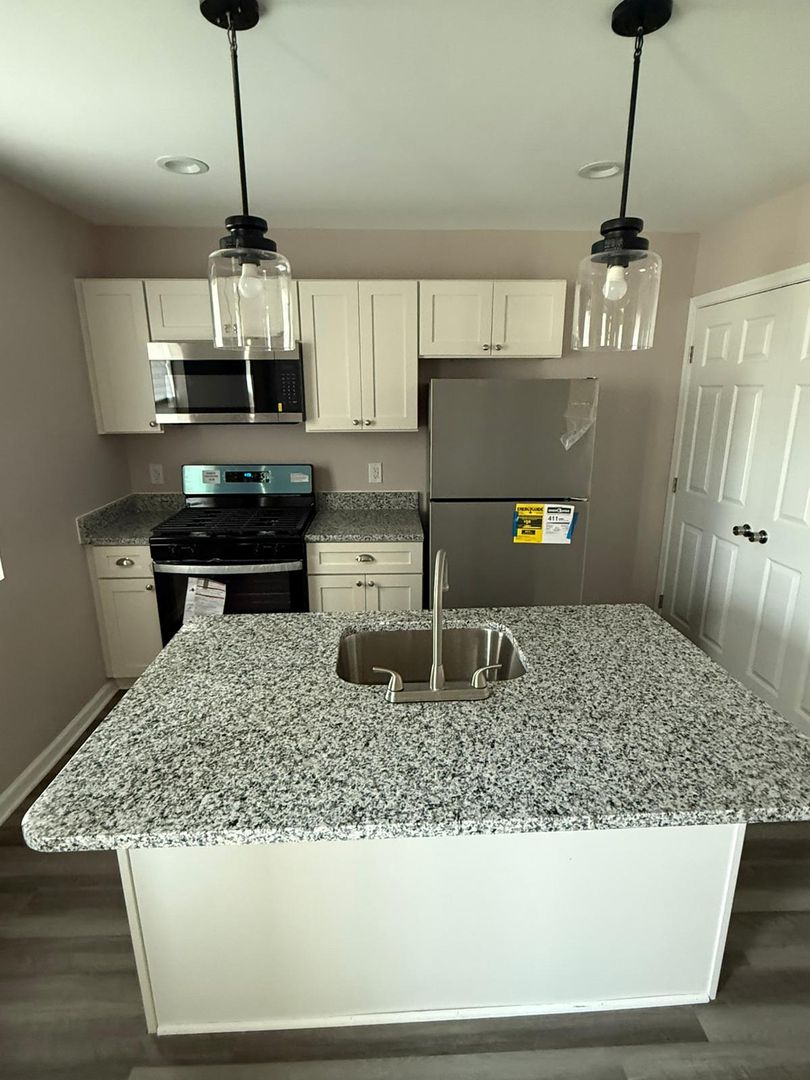 Baltimore Apartment: 5811 Hillen Rd