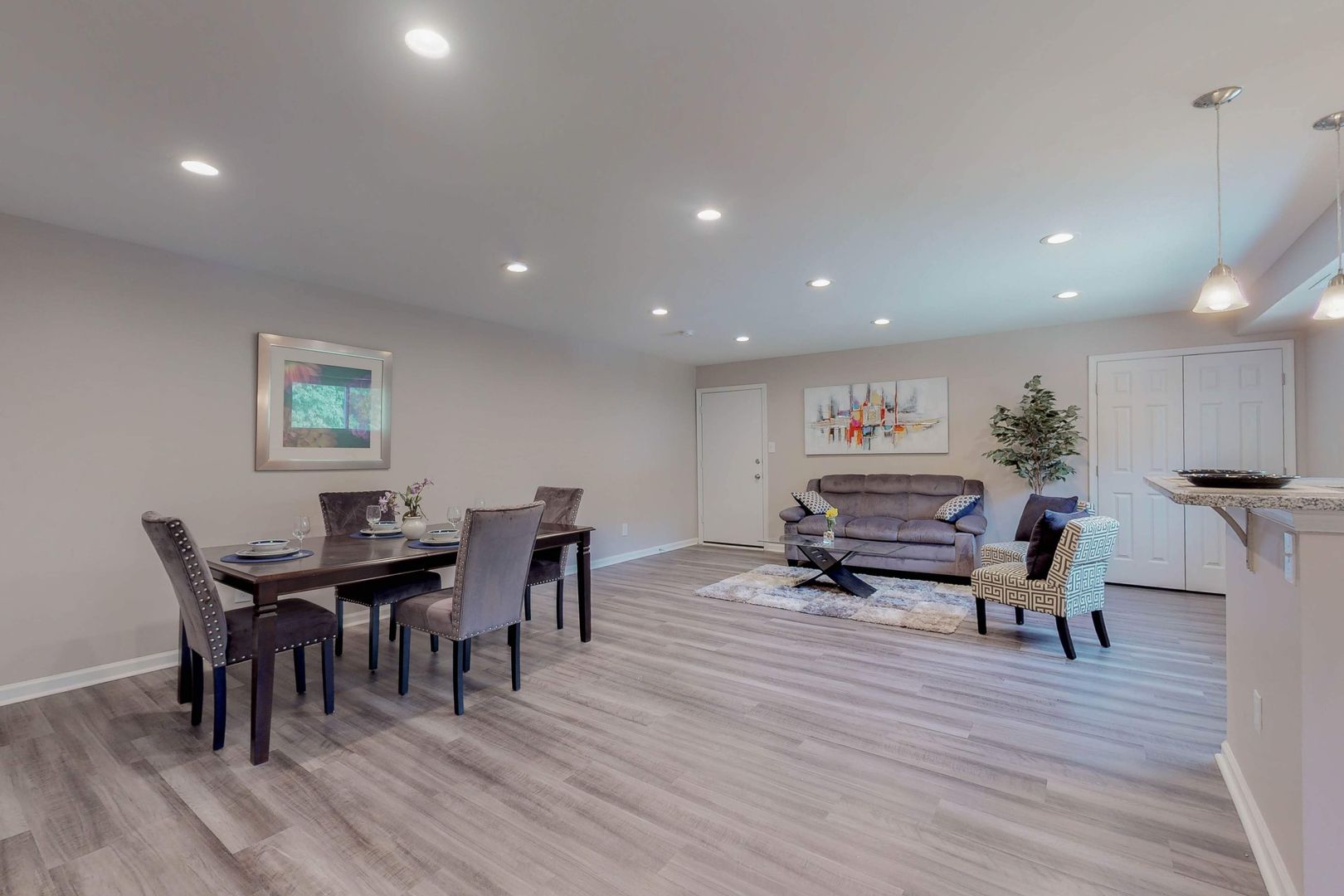 Parkville Apartment: 1403 Wentworth Ave
