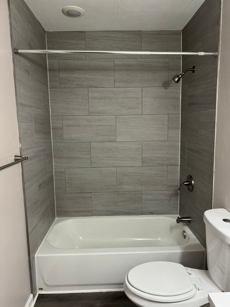 Beautifully Updated 2-Bedroom in Grove Park—Transit Access 6 of 6