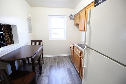 Charming 2 BD Near Edmondson Village – photo 1