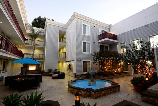 Spacious Updated Two Bedroom, Two Bathroom – photo 1