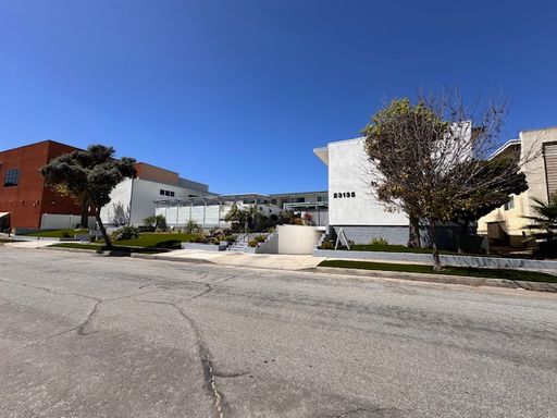 Spacious 1 Bedroom - 1 Bath Unit – photo 1