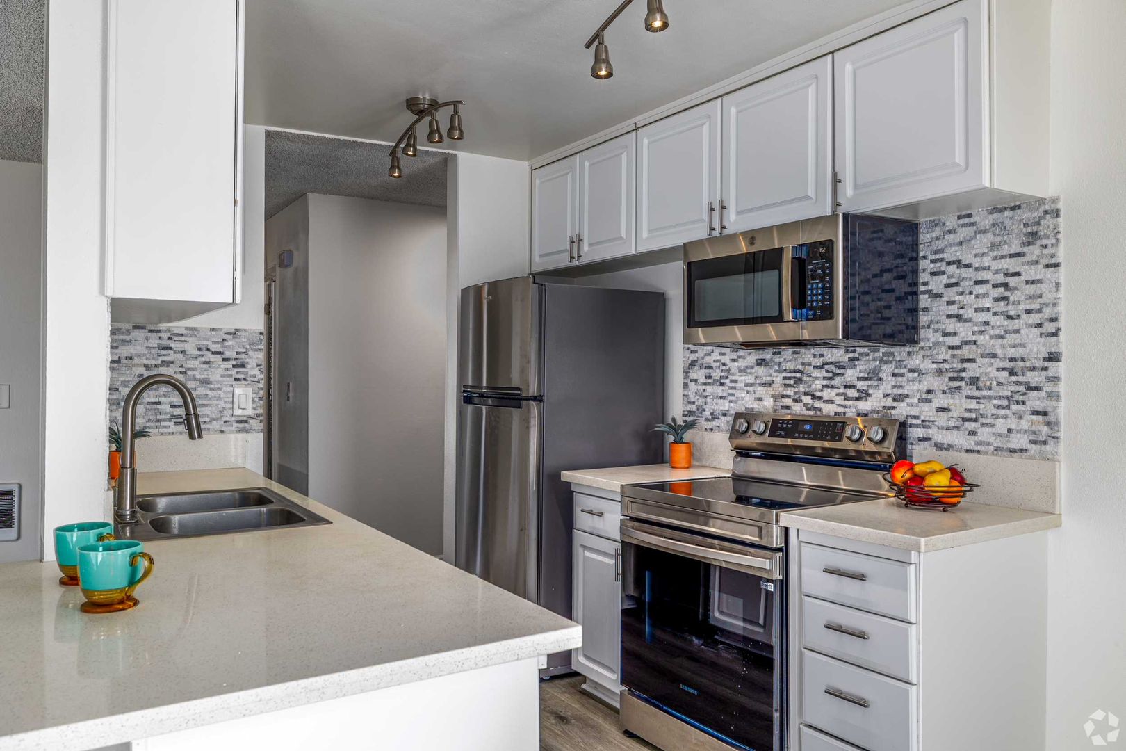 Torrance Apartment: 1500 Hickory Avenue