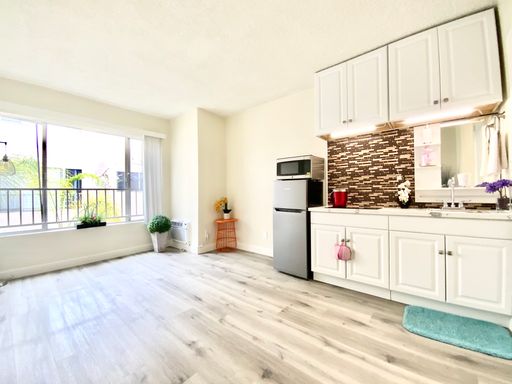Rare find! Affordable Living in K-Town - Brand New Interior Studio – photo 1