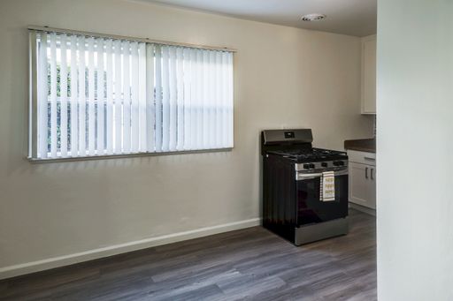 3 bedroom 1 bath – photo 1