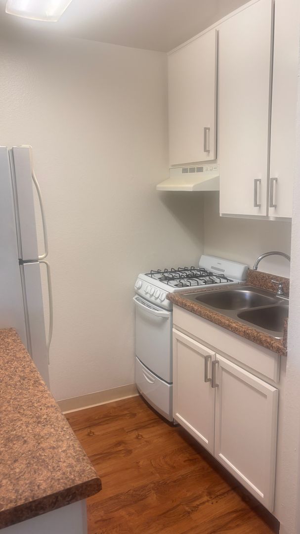 Artesia Apartment: 11901 176th Street
