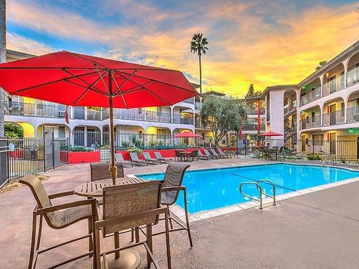 Spacious Large 3-Bedroom 1.5-Bath Apartment – photo 1