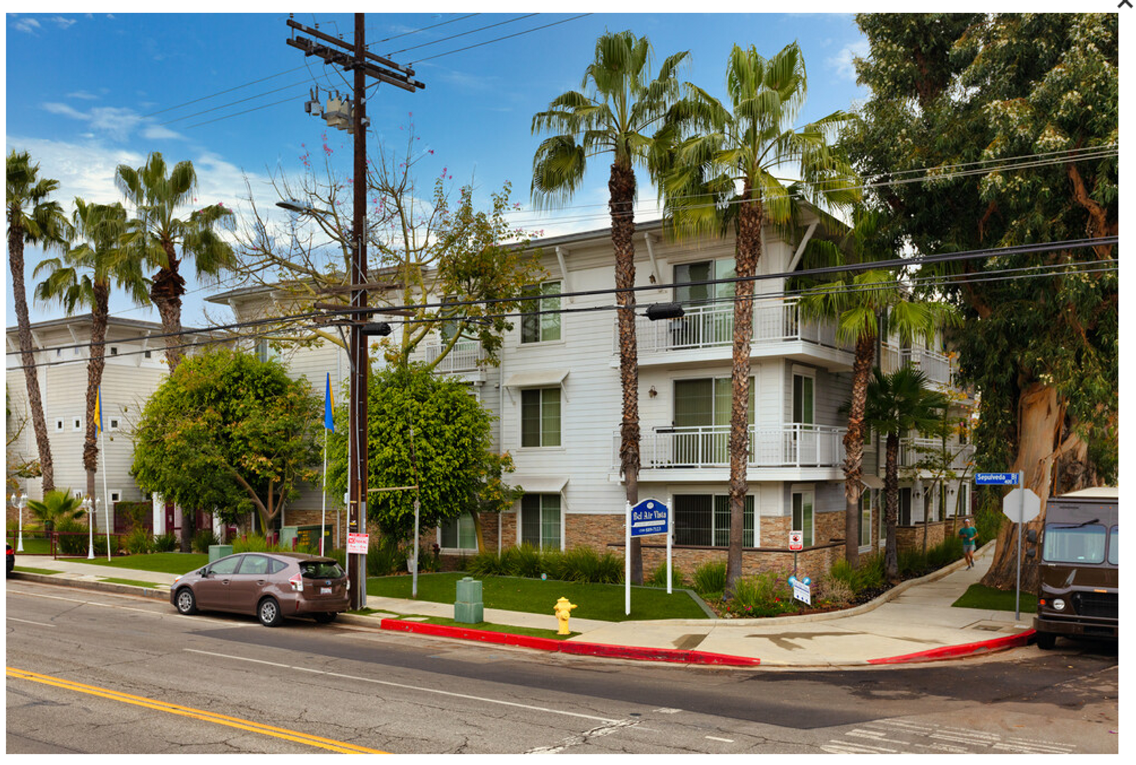 Los Angeles Apartment: 426 South Sepulveda