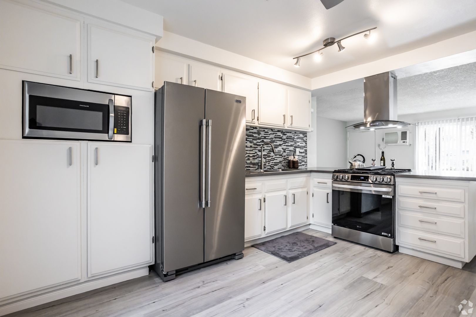 Cerritos Apartment: 18427 Studebaker Road