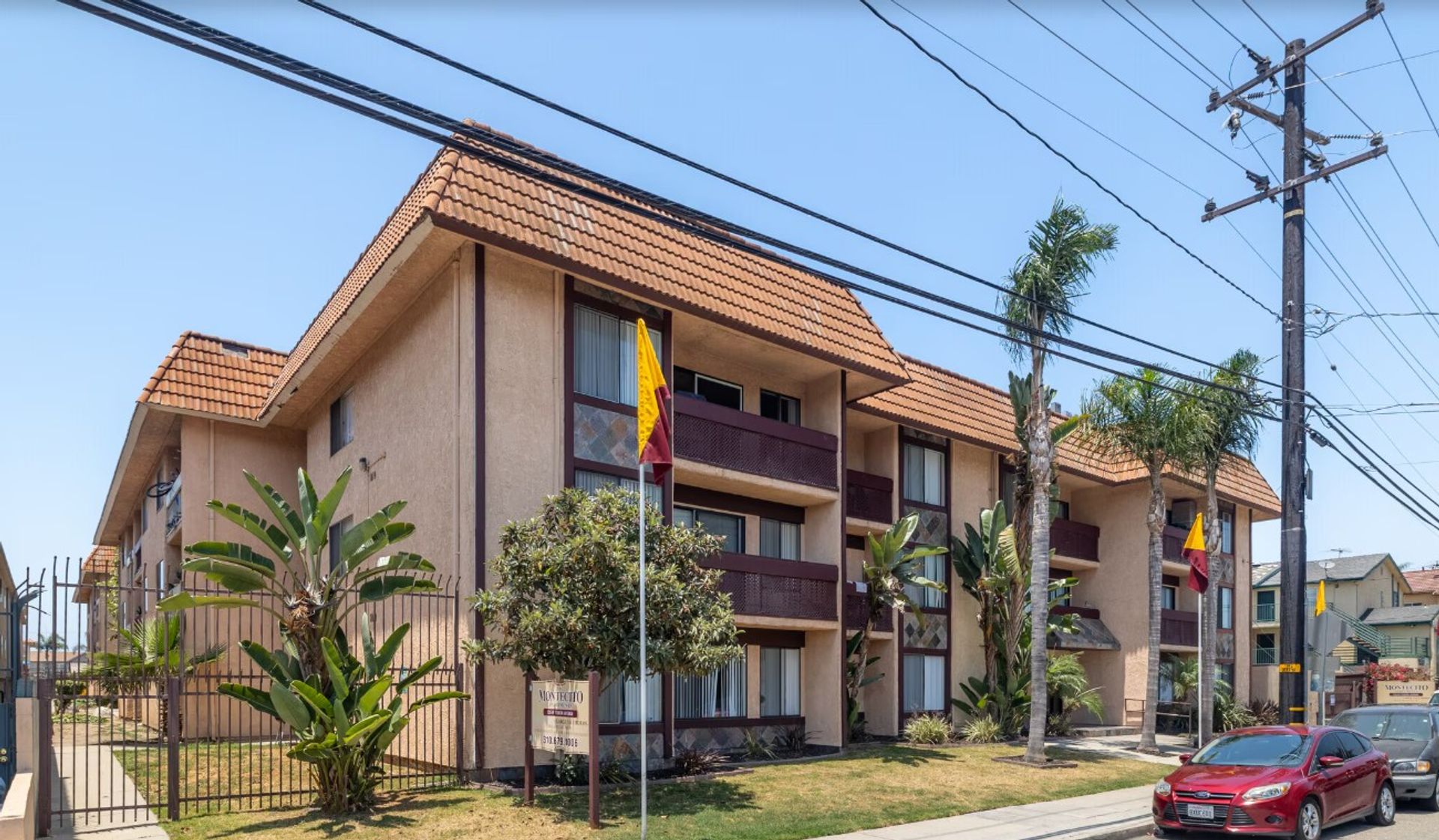 Hawthorne Apartment: 13519 Yukon Avenue