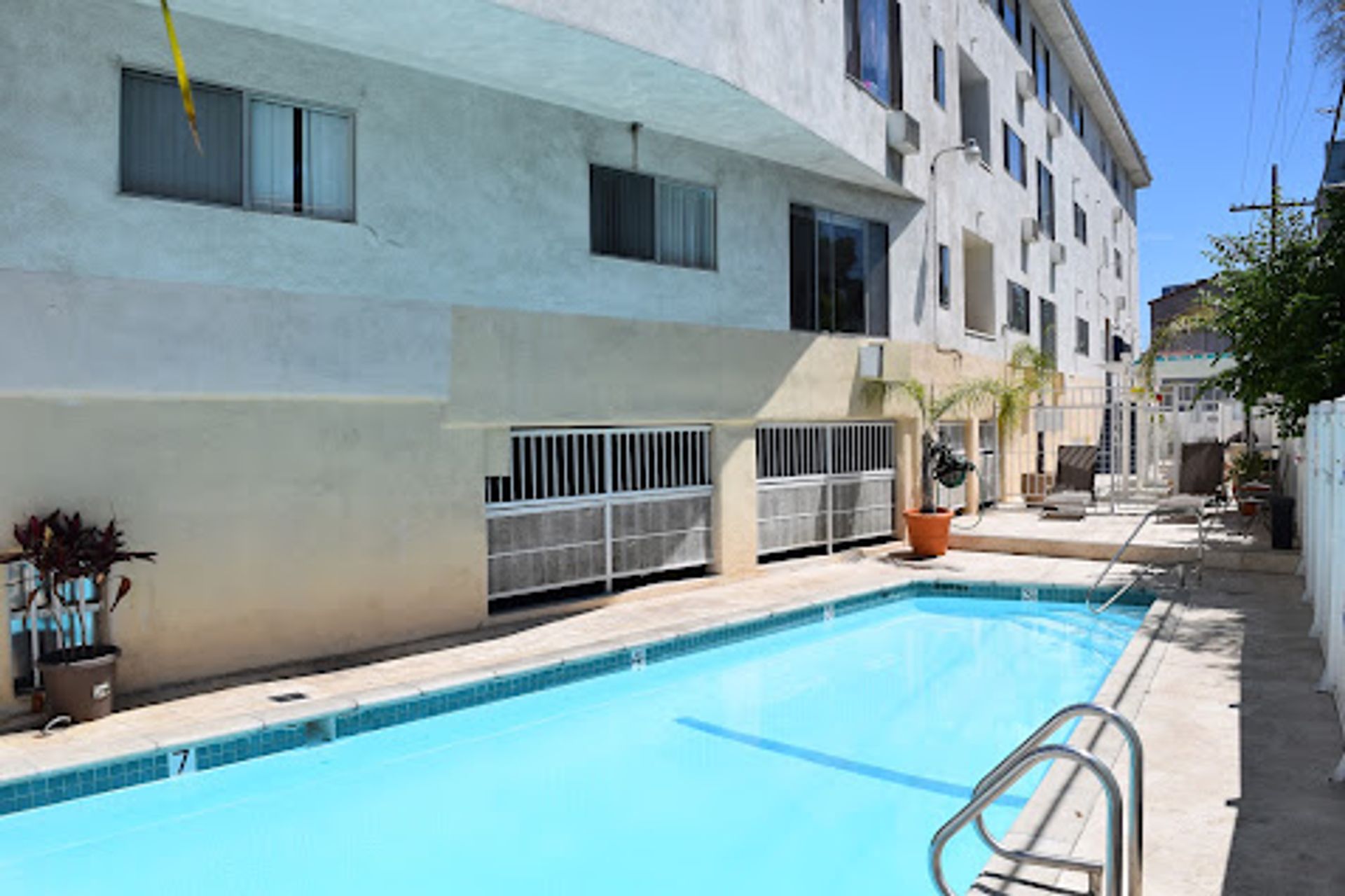 Los Angeles Apartment: 415 S Occidental Boulevard