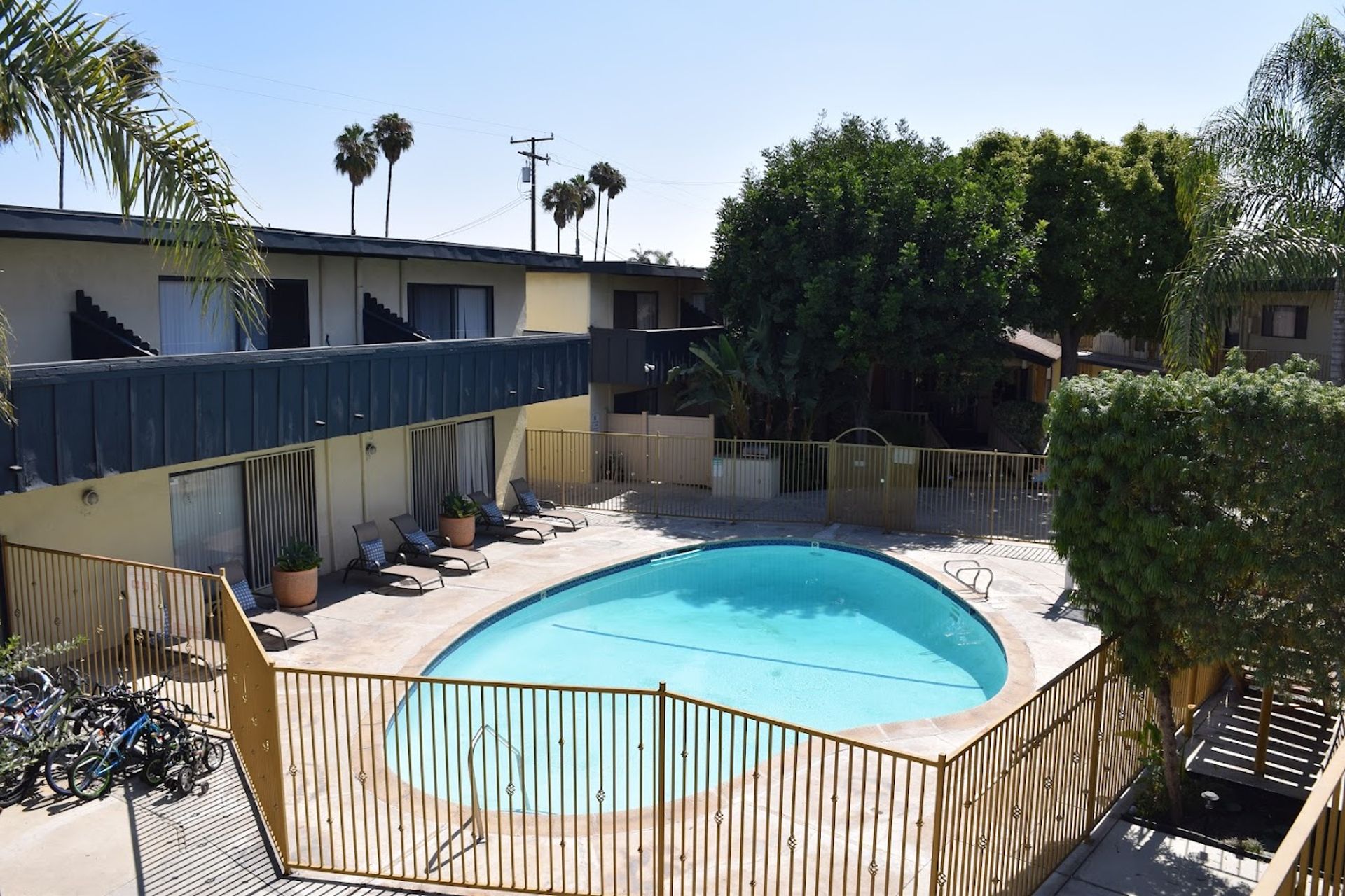 Hawthorne Apartment: 3505 West 139th Street