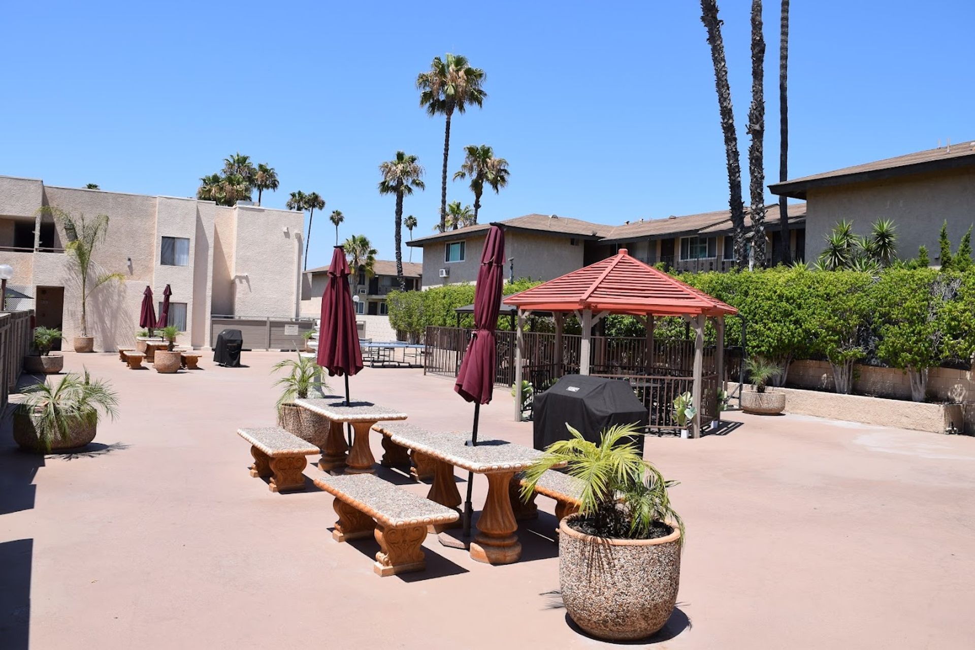Anaheim Apartment: 2642 Lincoln Avenue