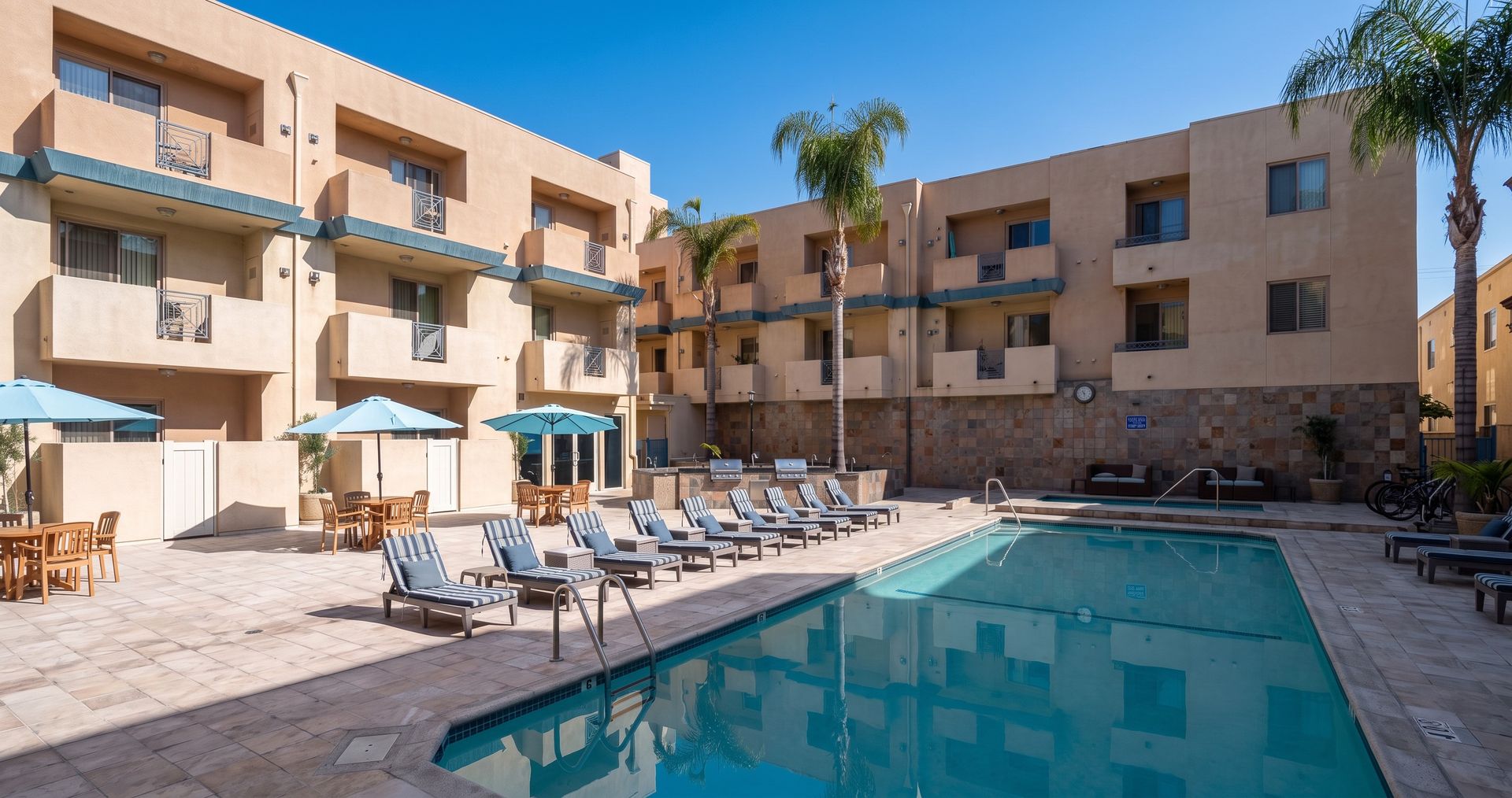 Playa Del Rey Apartment: 8020 Manchester Avenue