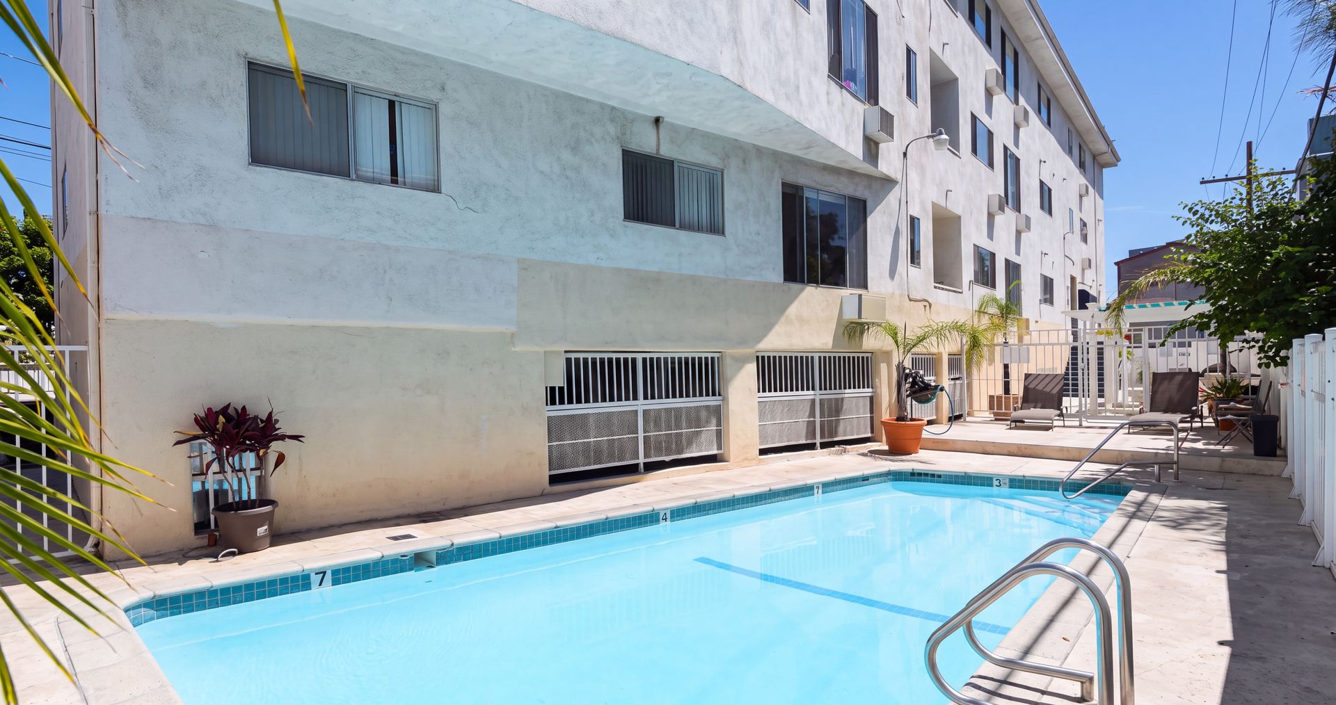 Los Angeles Apartment: 415 S Occidental Boulevard