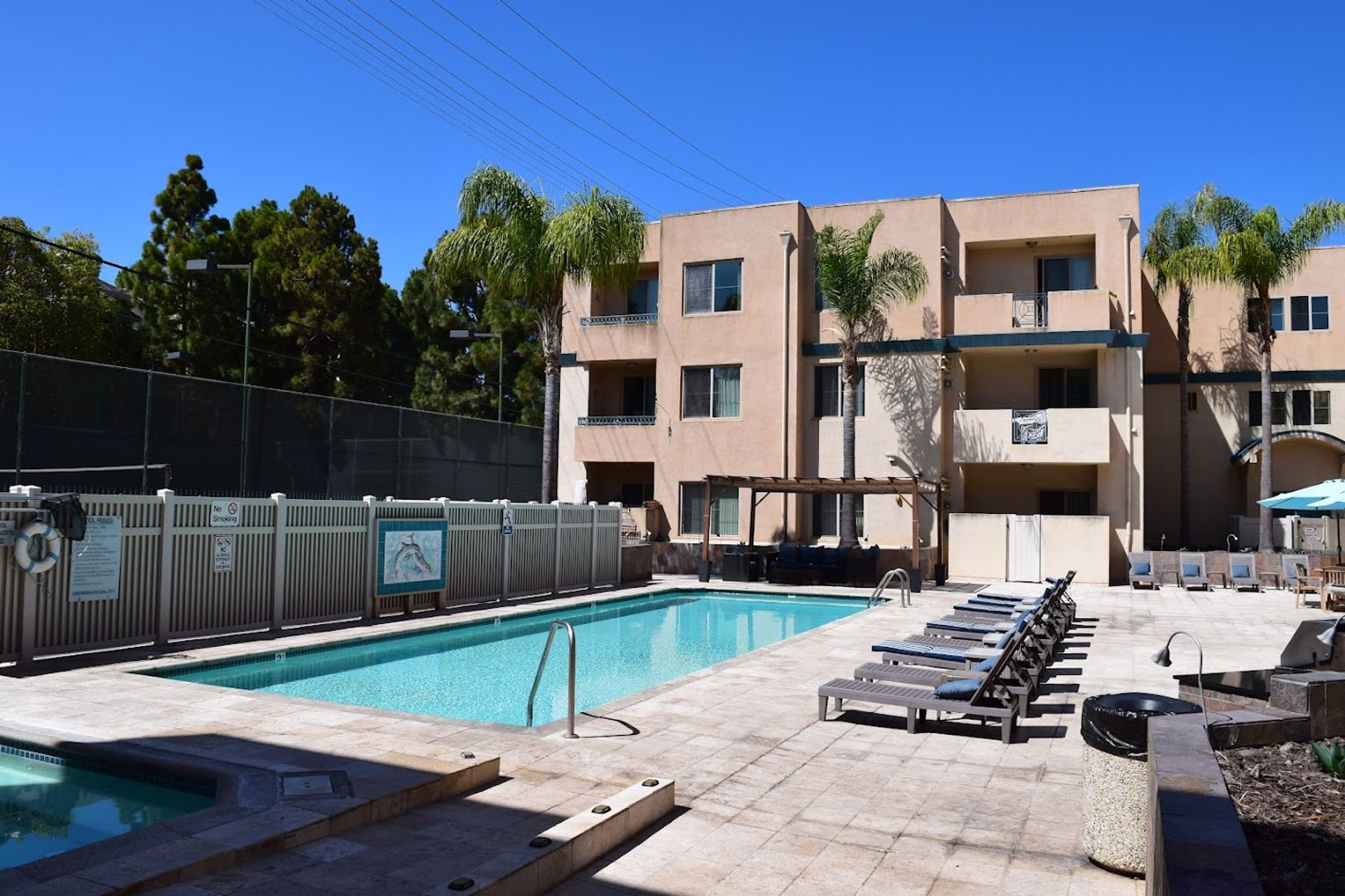 Playa Del Rey Apartment: 8020 Manchester Avenue