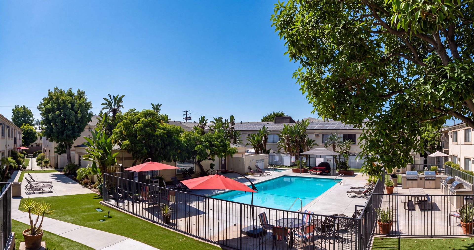 Anaheim Apartment: 2841 E Lincoln Avenue