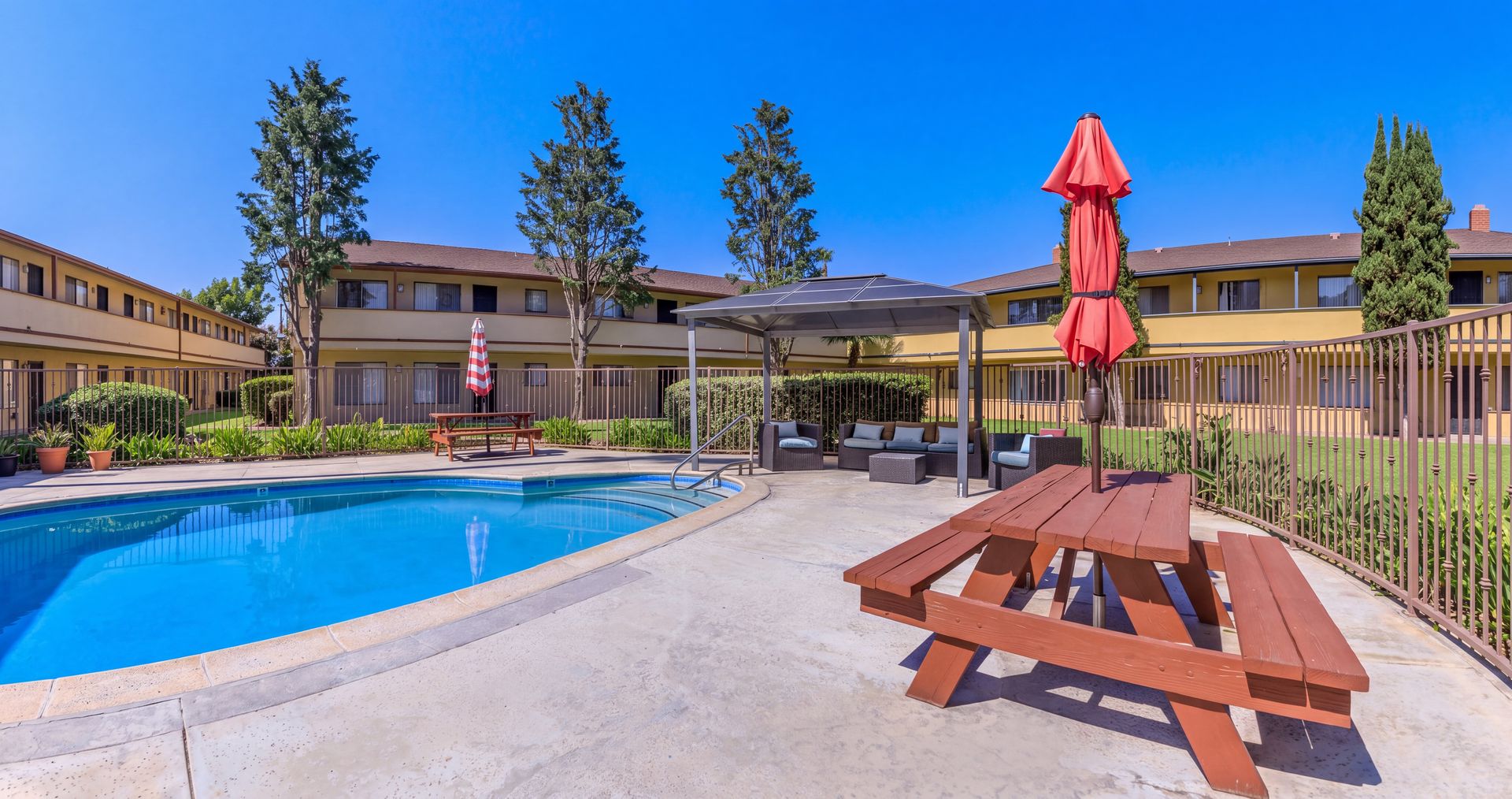 Santa Ana Apartment: 2833 N Bristol Street