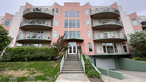 Beautiful (2) Bedroom, (2.5) Bathroom Condo in a Secure Downtown Building! – photo 1