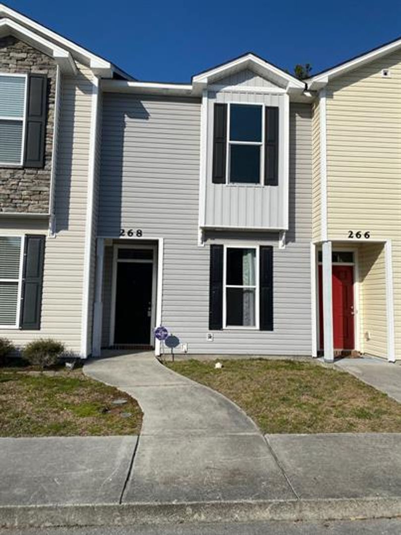 Jacksonville House: 268 Caldwell Loop