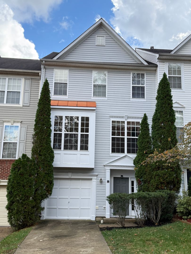 Woodbridge House: 15681 Palermo Terrace