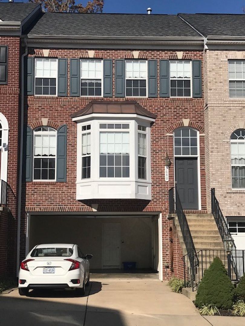 Woodbridge House: 3680 Chippendale Circle