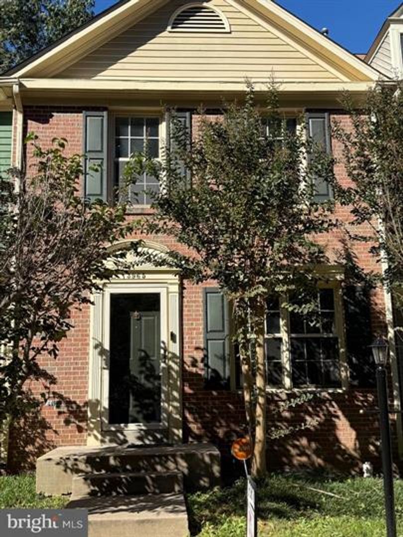 Woodbridge House: 3965 Pepperidge Ct