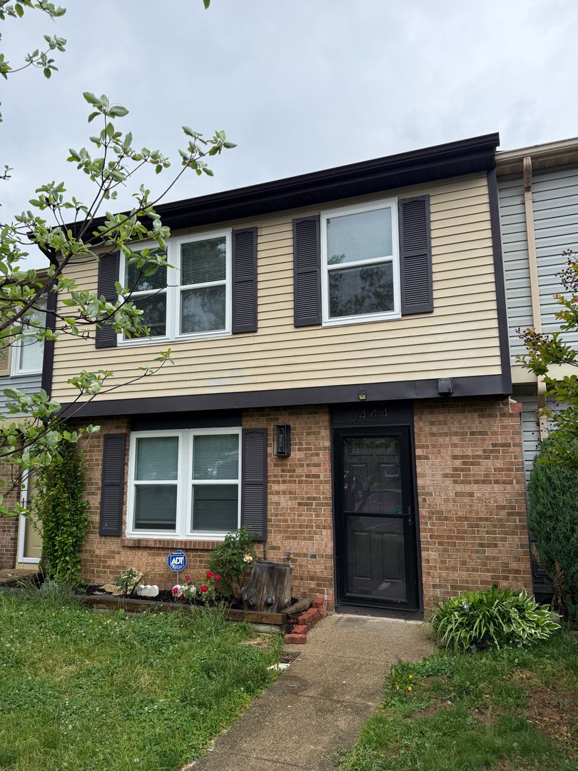 Woodbridge House: 3444 Brookville Ln
