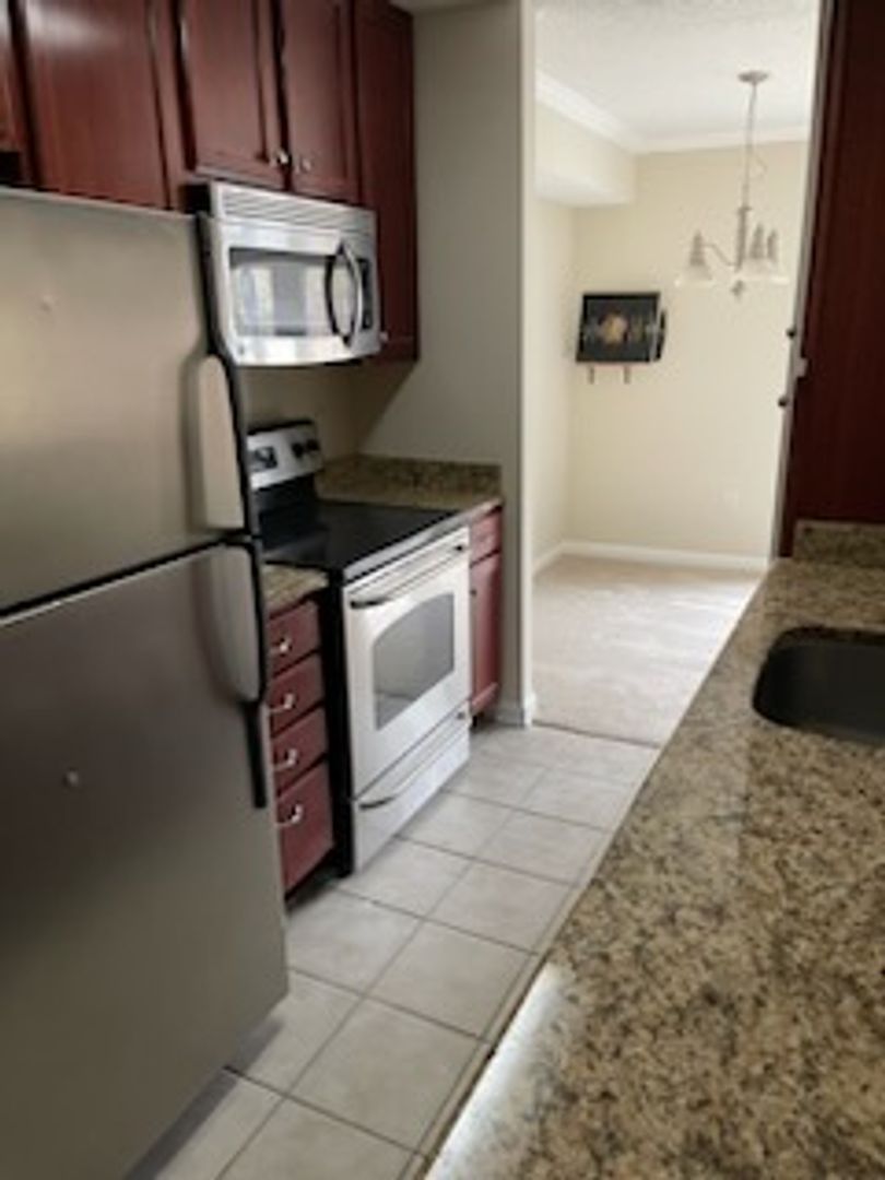 Woodbridge House: 15622 Weathervane Trl