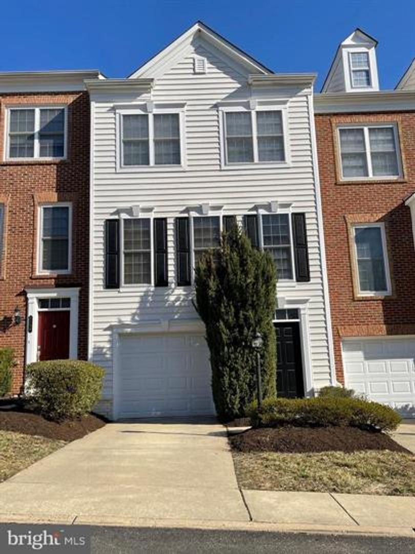 Woodbridge House: 2161 Oberlin Drive