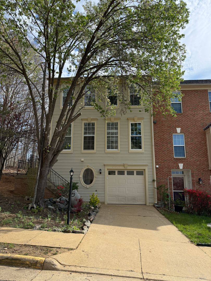 Dumfries House: 17301 Pacific Rim Terr