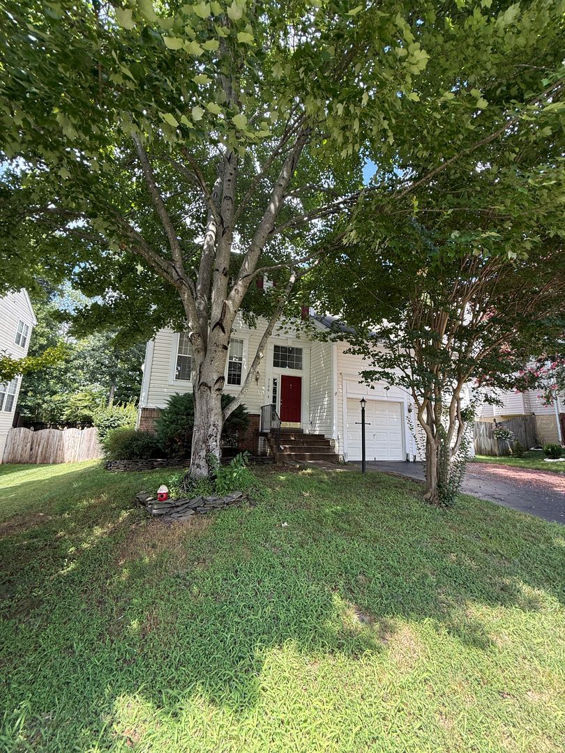 Montclair House: 5106 Higgins Drive