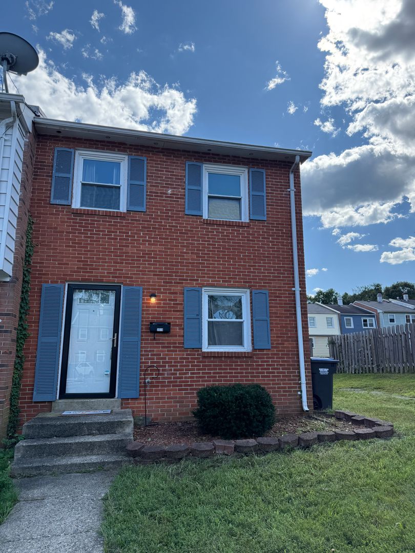 Woodbridge House: 3519 Buffalo Court