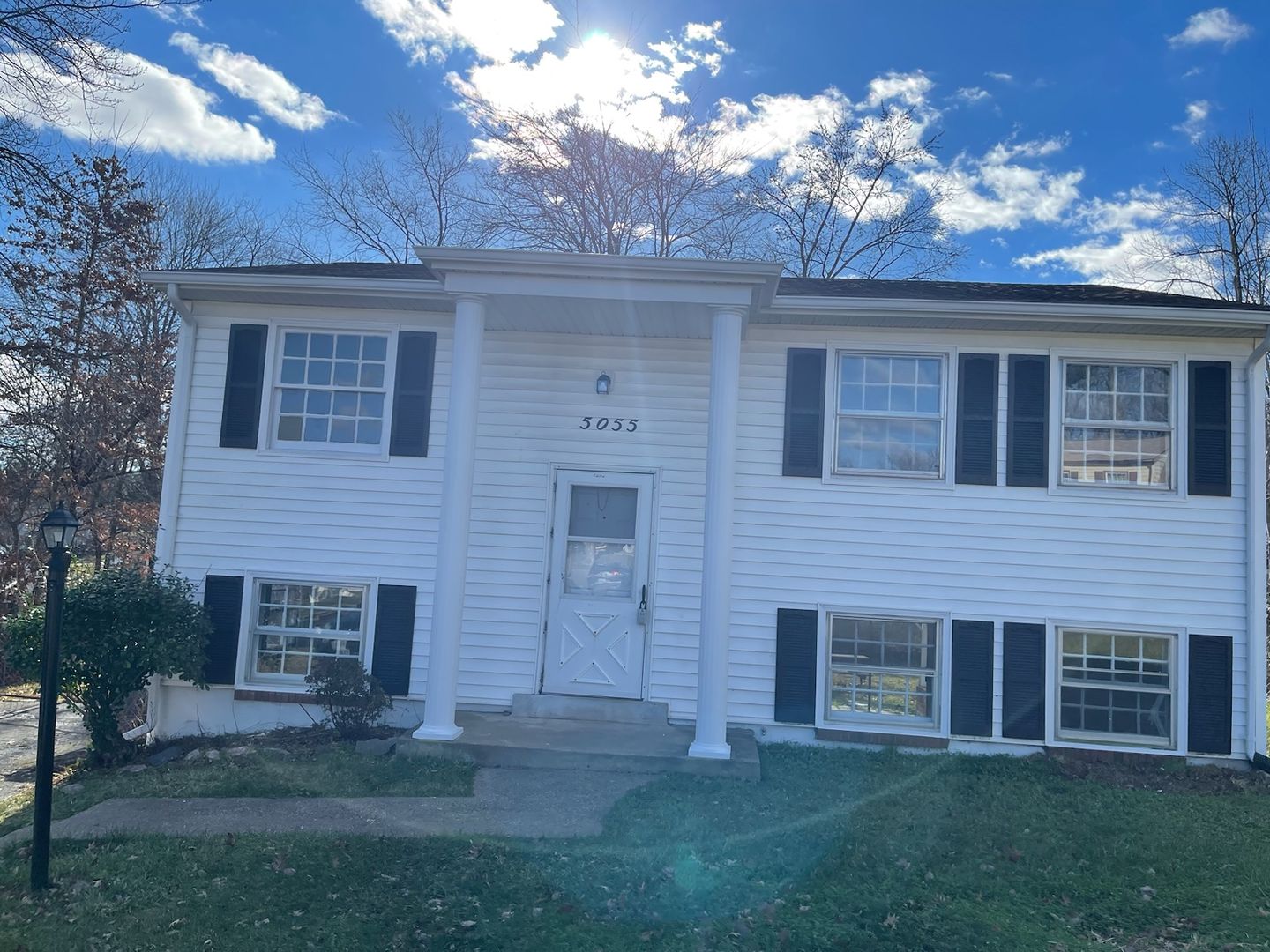 Woodbridge House: 5055 Lakeland Ct.