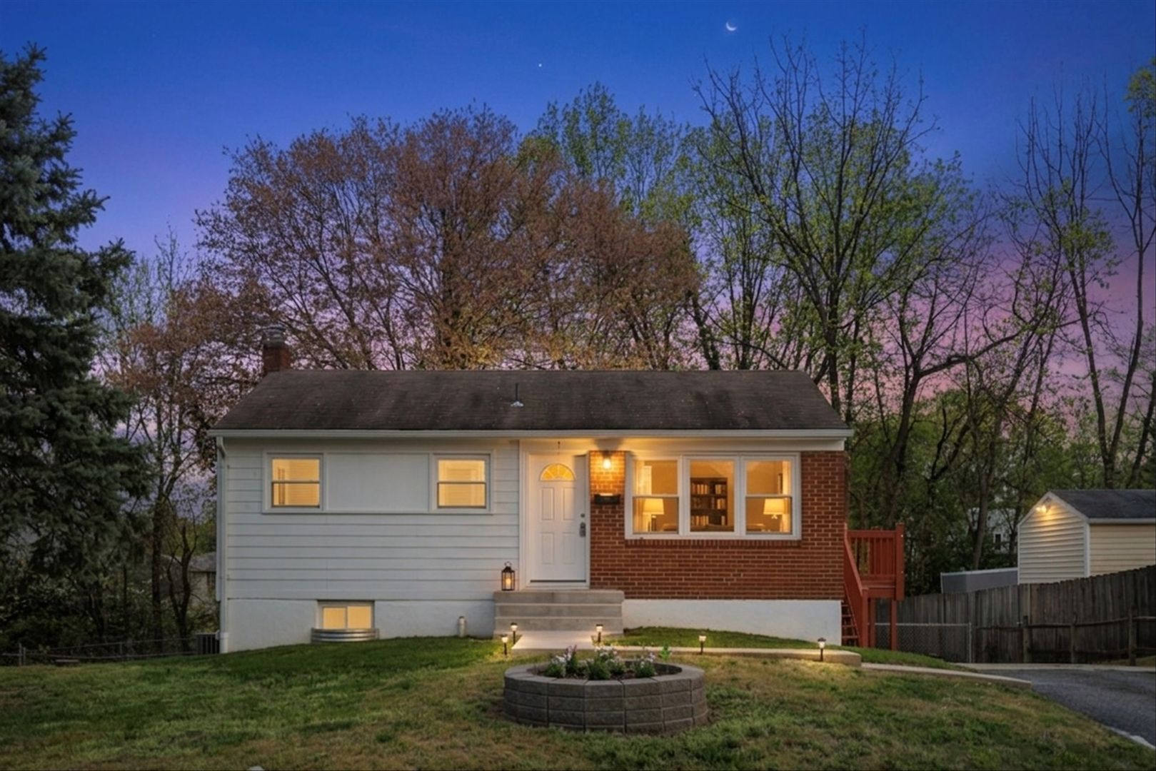 Woodbridge House: 1411 Harrison St