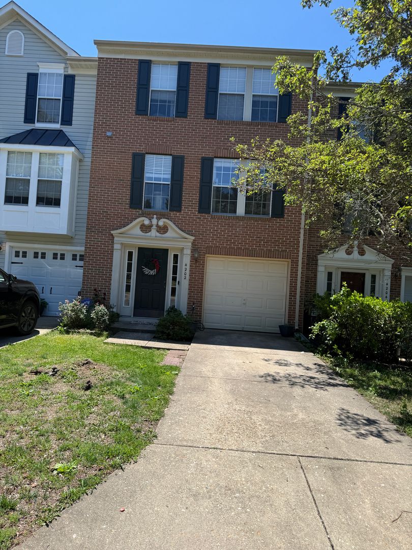 Fredericksburg House: 4202 Apgar Court