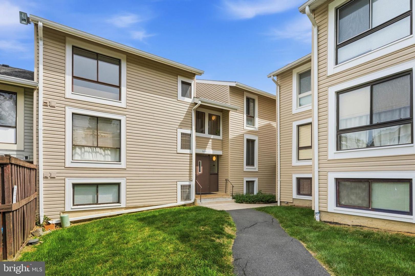 Alexandria House: 8604 Village Way